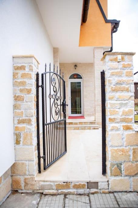 Lucky 2 Hotel Pavel Banea Exterior foto